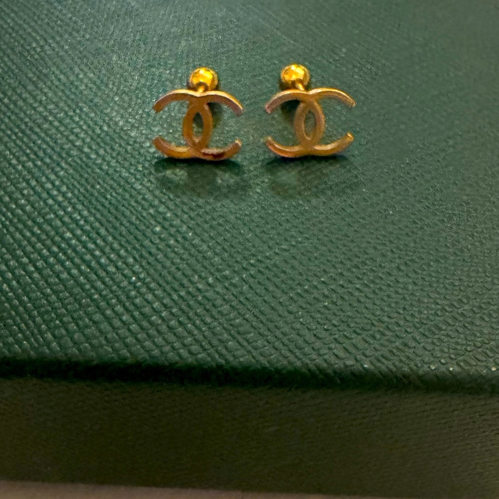 CC tiny studs